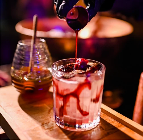 Coquetel da Lustt sendo preparado - Conheça a Lustt